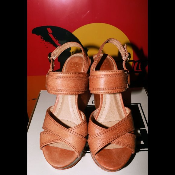 NEW! FRYE ALEXA CRISS CROSS IN NATURAL - Picture 2 of 6